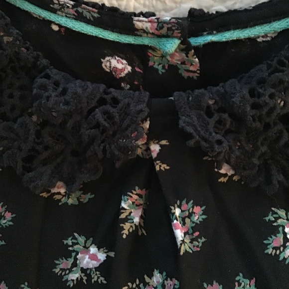 Boden black floral blouse with lace collar - Picture 4 of 7